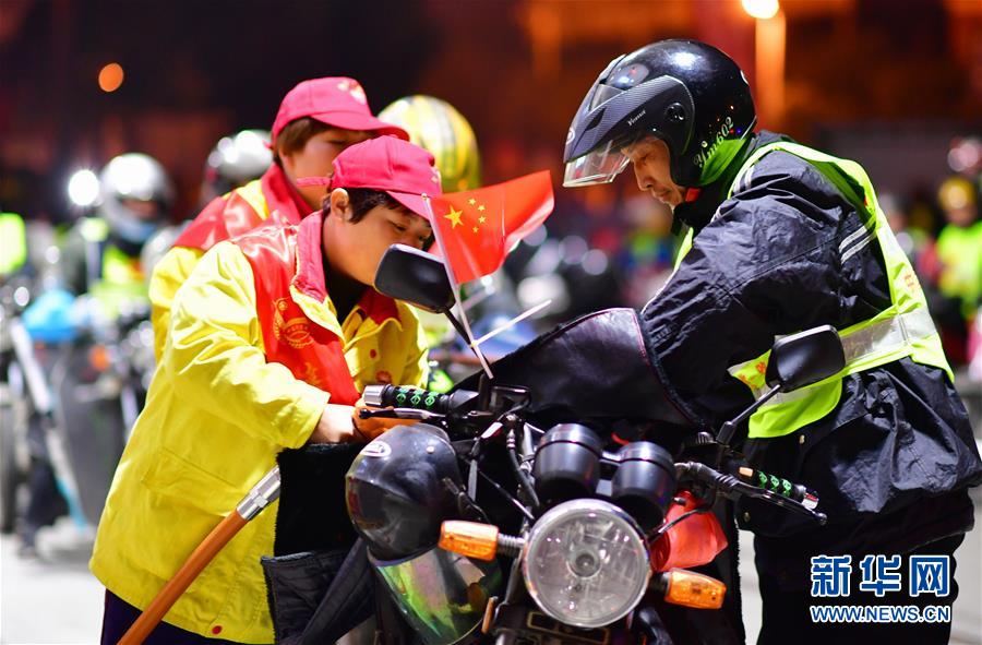 （新春走基層·關(guān)注春運）（3）向著家的方向騎行