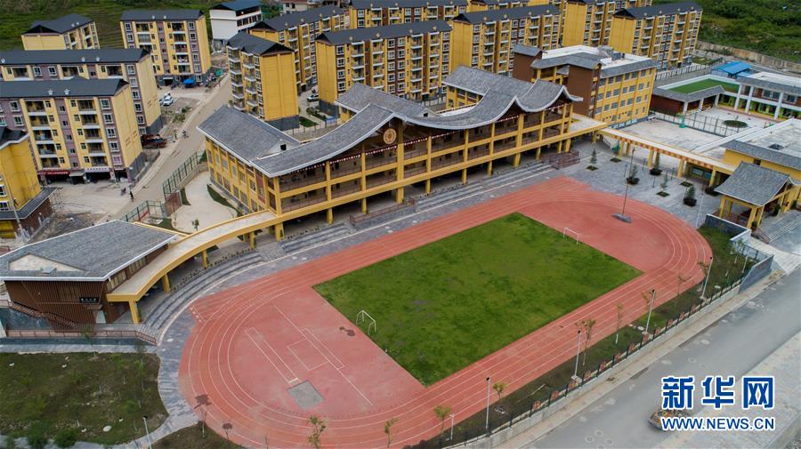 （直過民族脫貧攻堅·圖文互動）（2）下山！傈僳群眾開啟新生活