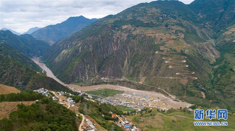 （直過民族脫貧攻堅·圖文互動）（3）下山！傈僳群眾開啟新生活