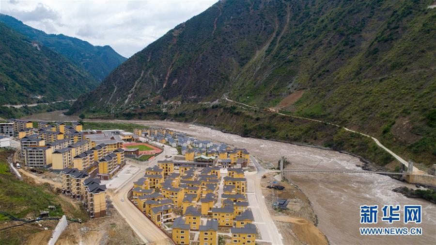 （直過民族脫貧攻堅·圖文互動）（1）下山！傈僳群眾開啟新生活