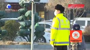 低溫下的堅守：廊坊交警戰(zhàn)嚴(yán)寒 堅守一線保平安